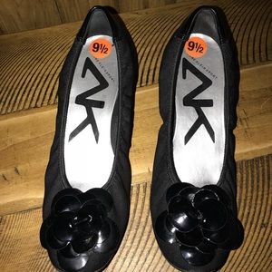 Anne Klein Sport Black Patent Flower Shoes 9 1/2